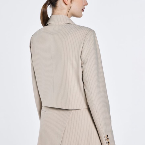 NWT Riva Tailored Pinstripe Two-Piece Skirt Suit in Light Beige - Picture 9 of 12